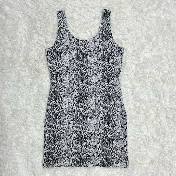 H&M Divided Textured Snake Print Bodycon Tank Mini Dress Sz Medium Black White - Picture 8 of 9